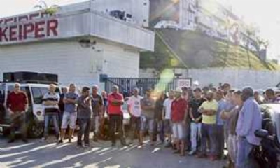  Operrios da Keiper fazem barricada na planta de Mau Foto: Anderson Silva/DGABC