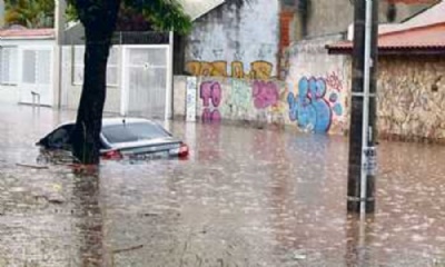 Seguro cobre danos causados por enchentes Foto: Anderson Silva/DGABC 