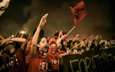 Brasil amanhece em greve geral contra reformas de Temer  No Rio de Janeiro, trabalhadores bloqueiam a Linha Vermelha. Foto: Midia Ninja