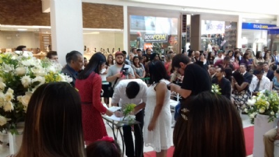 Aps realizar casamento comunitrio, Shopping Praa da Moa dever repetir o evento 