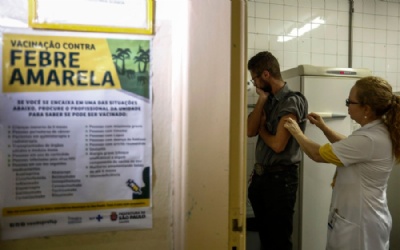  Europa emite alerta de febre amarela para viagens ao Brasil no carnaval Apesar do alerta, ECDC considera baixo o risco de proliferao da doena na Europa (Foto: Miguel Schincariol/AFP) 