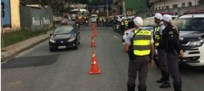 Polcia Militar realiza blitz de veculos em Mau Operao Cavalo de Ao contou com dez viaturas e 18 policiais